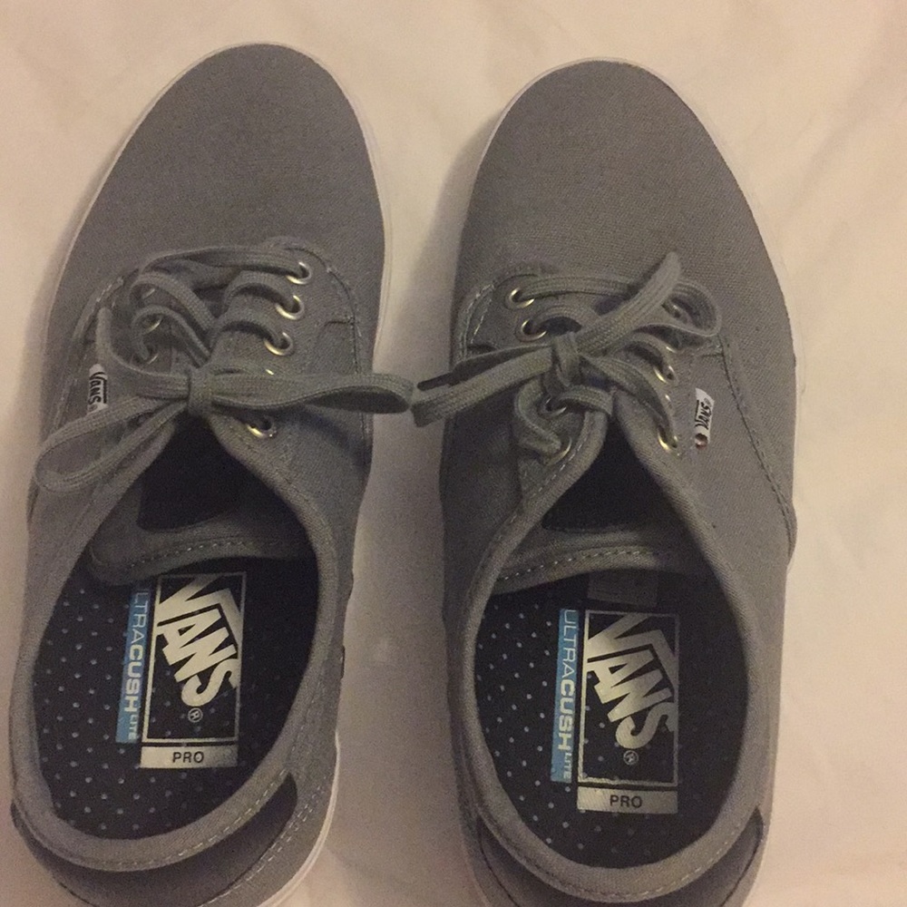 Van’s men’s shoes gray size 9